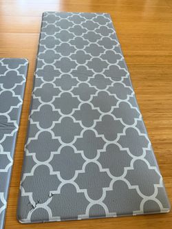 Gray Quatrefoil Anti-Fatigue Kitchen Mat Set