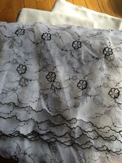 Black & white material