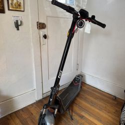 Like-New NIU KQi 300X All-Terrain Suspension Electric Scooter $500