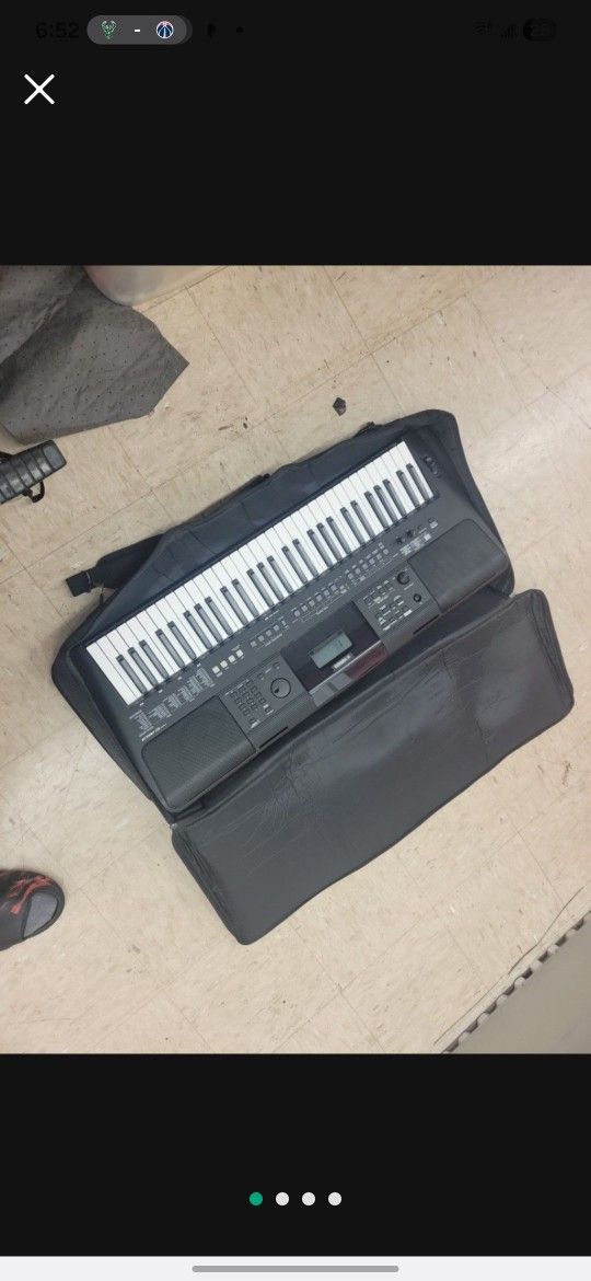 Yamaha
E 463 keyboard