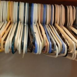 20 plastic tubular hangers $1.