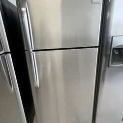 Refrigerator Frigidaire 30”