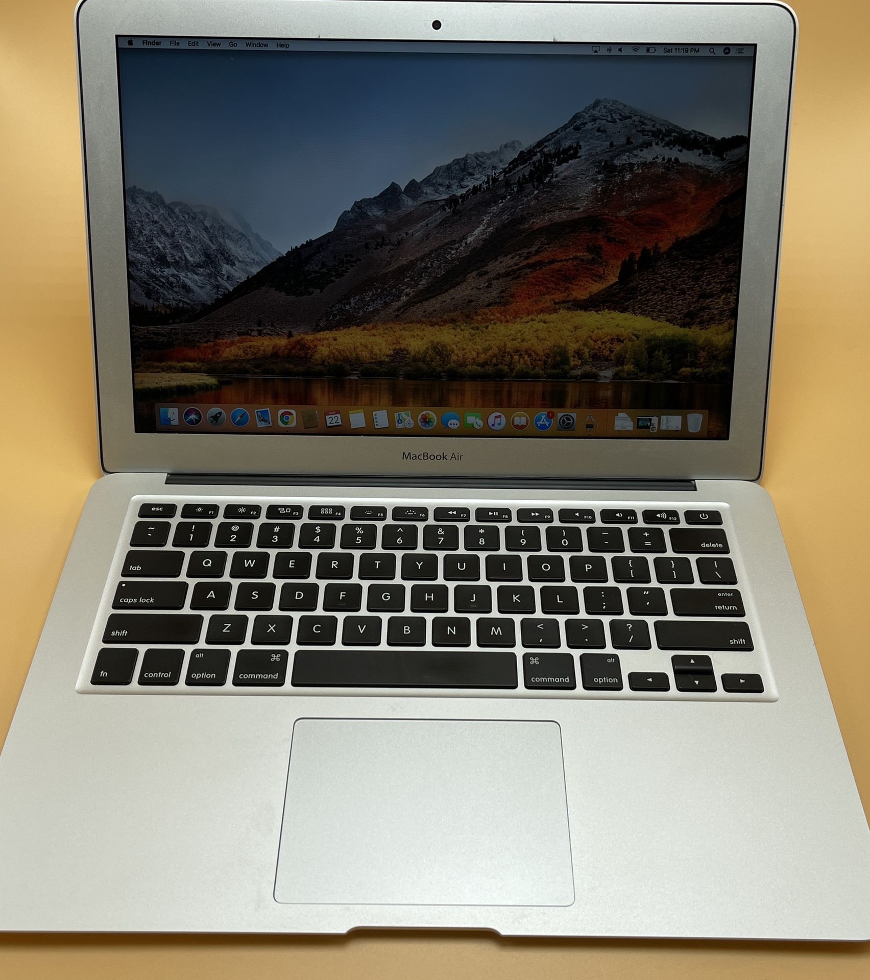 MacBook Air 13’ 2017 i7 2.2Ghz 8GB 256GB Mint Condition for Sale in Brooklyn, NY - OfferUp