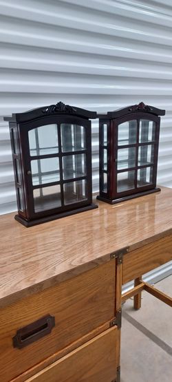 CLASSY MINIATURE WALL CURIO SET very good condition