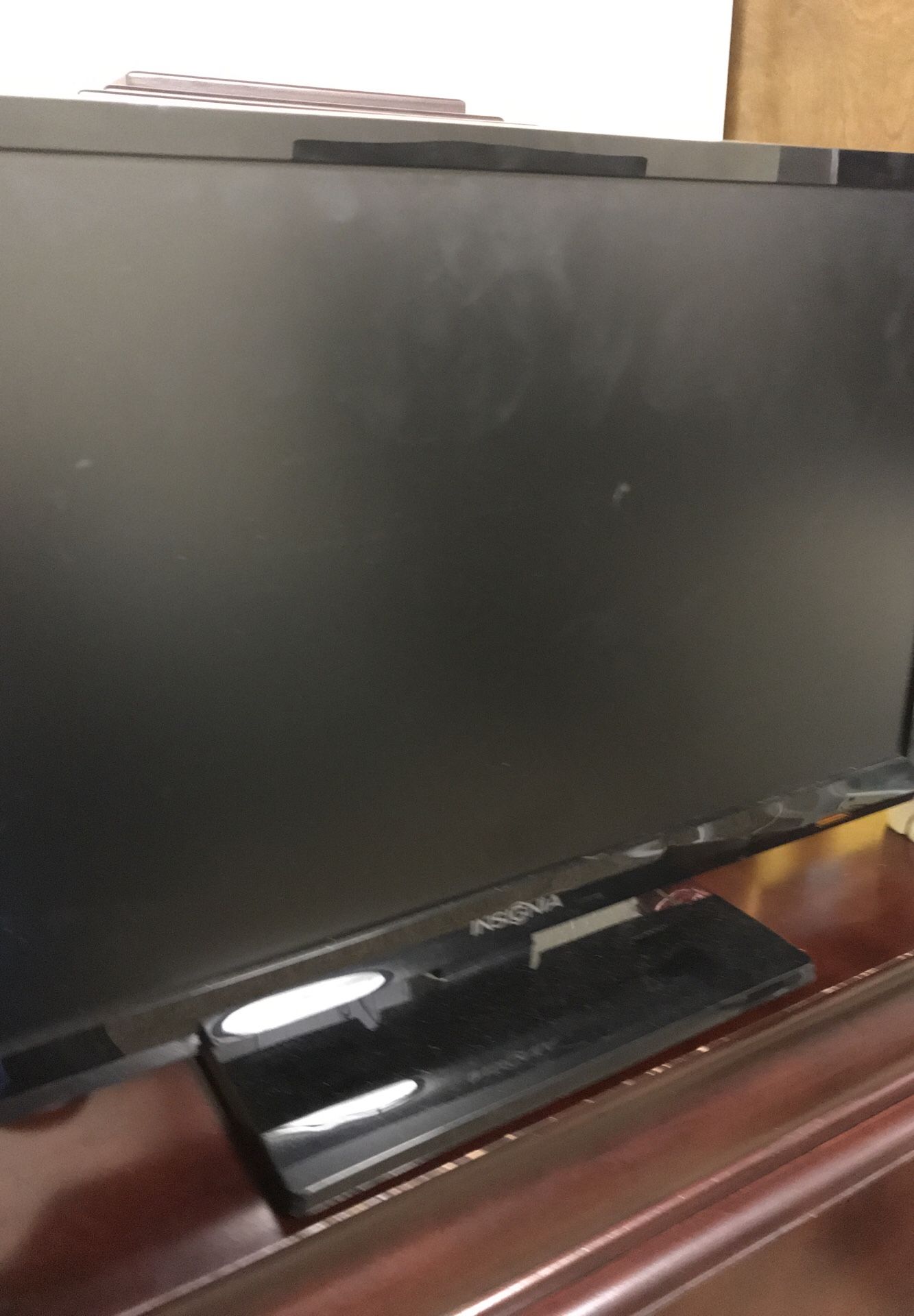 Insignia small desktop TV/ Monitor