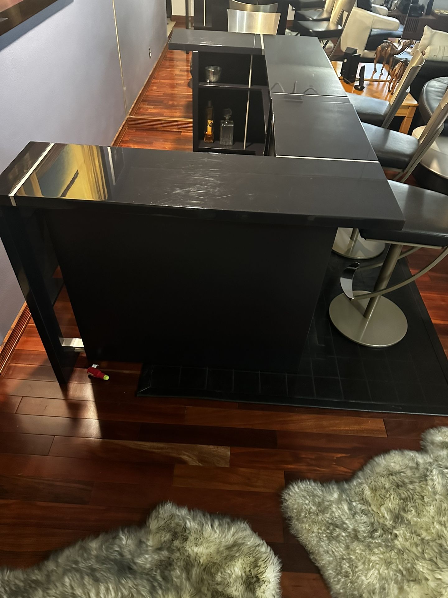 Modern Italian Bar And Stools