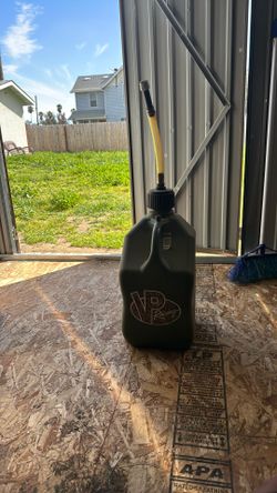 5 Gas Cans