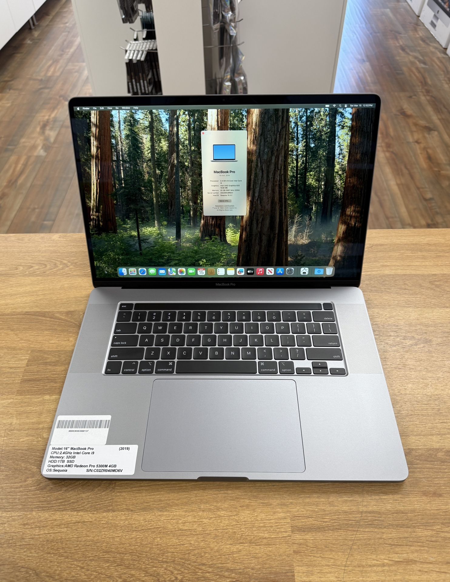 16 inch MacBook Pro Touchbar 32GB RAM*1TB SSD*2.4Ghz Intel 8 Core
