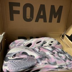 Foam runners Size 9 Mens 