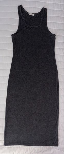 Olivia Rae, Dark grey dress