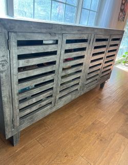 Cabinet is ready for a new home