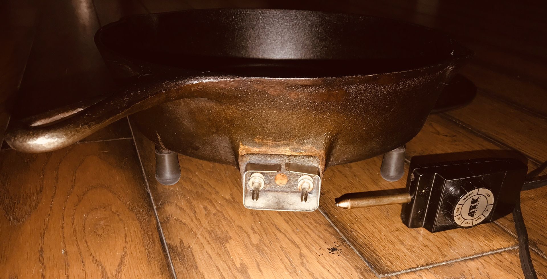 Vintage 1950's Electric Cast Iron Skillet with self basting lid! (Model