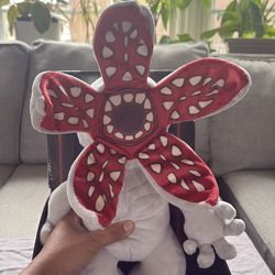 Stranger Things Demogorgon Feature Plush – Interactive Sound Toy – Netflix Collectible