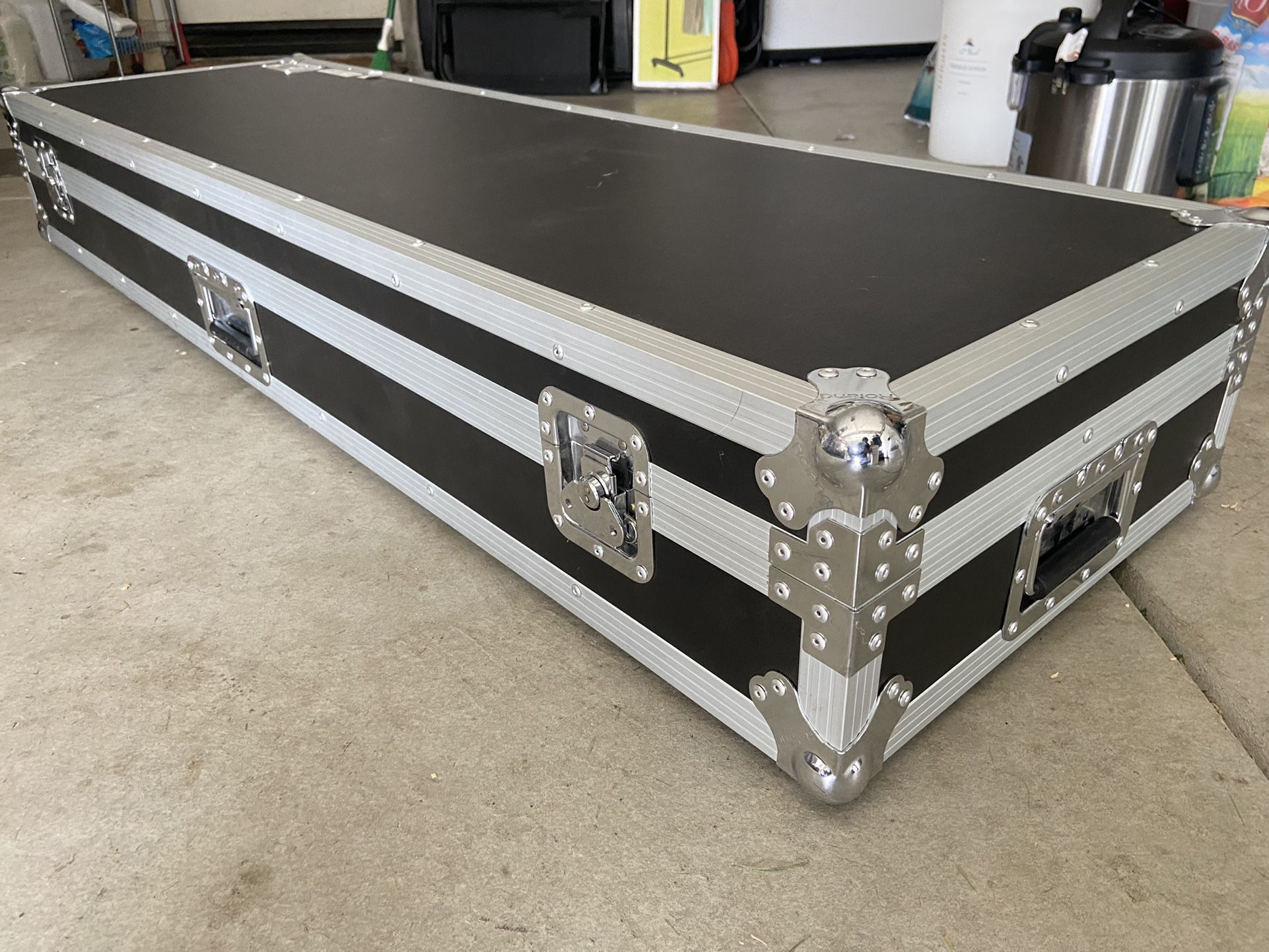 Roland Runner Keyboard Flight Case With Casters Black 88 Key