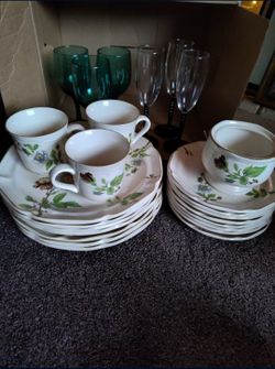Beautiful Dish Set 