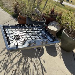 30 x22 inched ..frigidaire gallery  gas  cook top..excelente Condition
