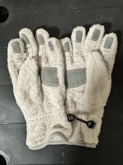 The North Face Fleece Gloves – Fuzzy Sherpa Style
