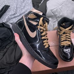 Jordan 1 High - Black Metallic Gold