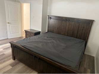 Queen bedroom set