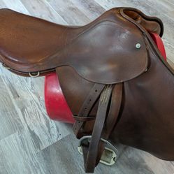 BT Crump Prix De Saute English Saddle