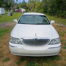 2004 Lincoln Town Car