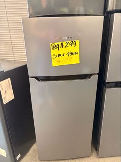 Mini refrigerator with top freezer