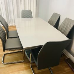Extendable Dinning Room Table & 6 Chairs