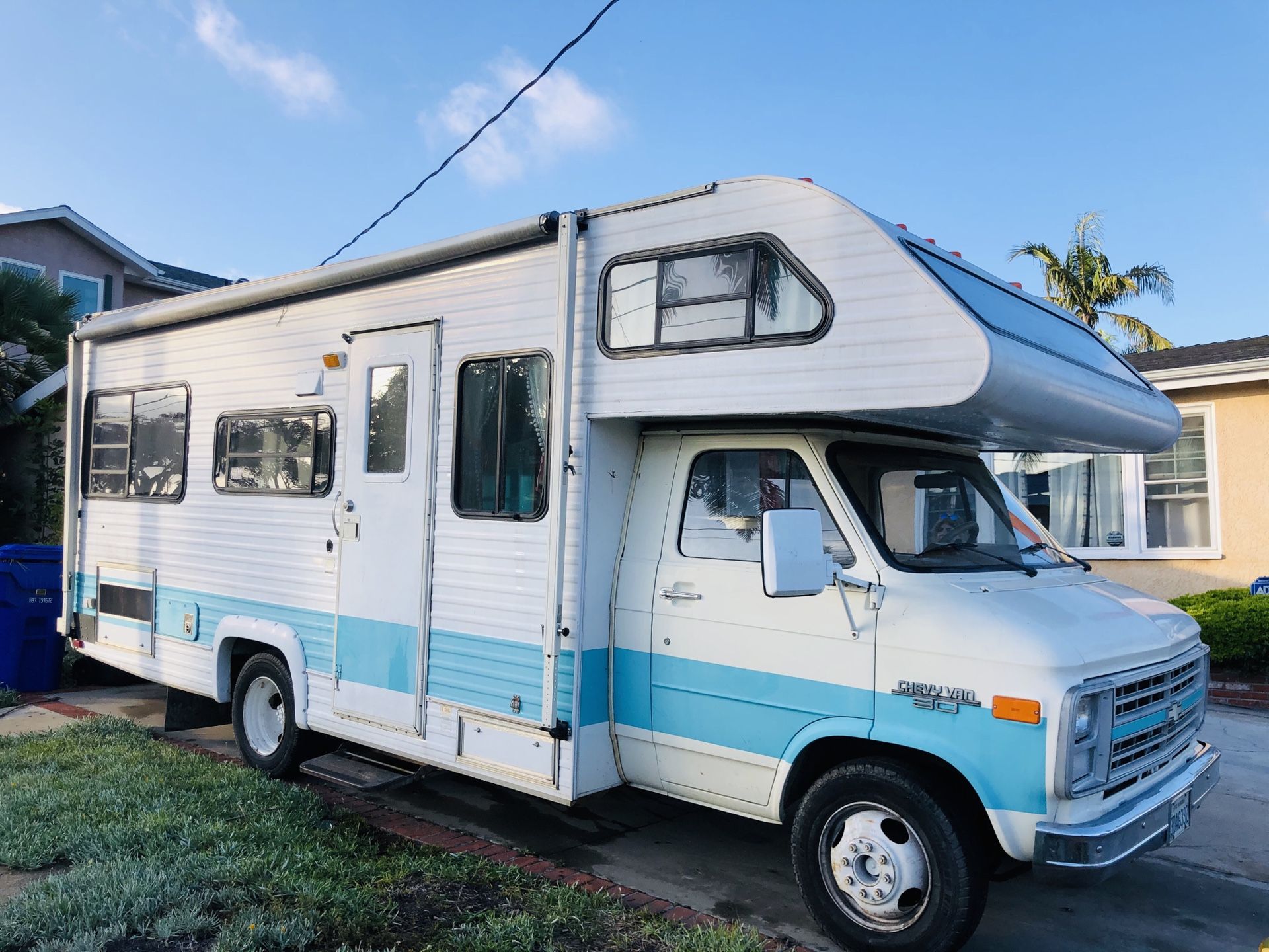 Chevy Minnie Winnie Class C RV 24ft w/ Rear Queen Bed for Sale in San ...