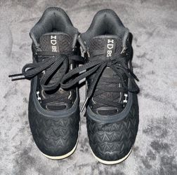 Under Armour Youth Baseball Cleats – Black/White – Size 1.5Y – Gently Used