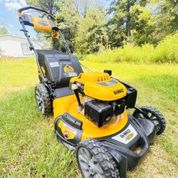 DEWALT 21 in. 196cc E-GOV Engine 3-in-1 Gas RWD Self-Propelled Lawn Mower with High Rear Wheels NEW 