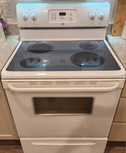 White White Westinghouse 30-inch Electric Glass Top Stove