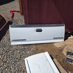 06 Chevy Silverado Tailgate