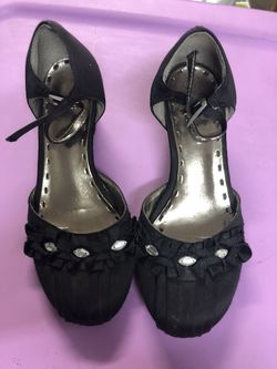 Sz 1 Girls Black embellished shoes with heel