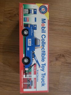 Mobil Tow Truck 1995 Collectible Toy