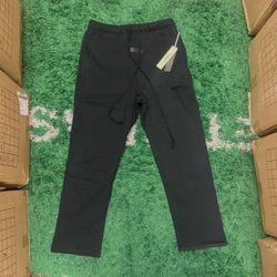 👖 ESSENTIALS SWEATPANTS – BLACK – LARGE (L) – NEW