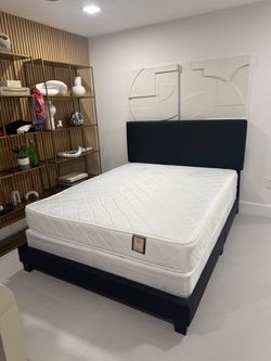 Brand New Queen Bed with Mattress / Cama Queen con Colchon Nueva a Estrenar