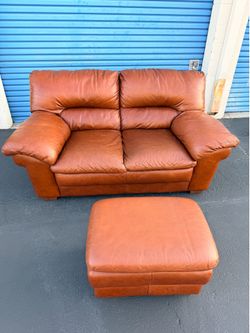 FREE LOCAL DROP OFF Italian love seat couch 🛋️