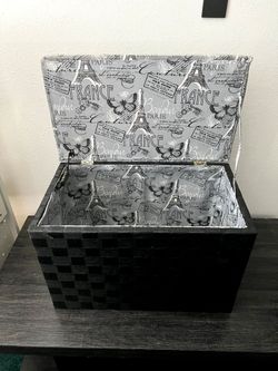 Decorative storage chest