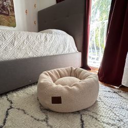 Dog/Cat bed Size 24 in Very comfy and soft  bedding