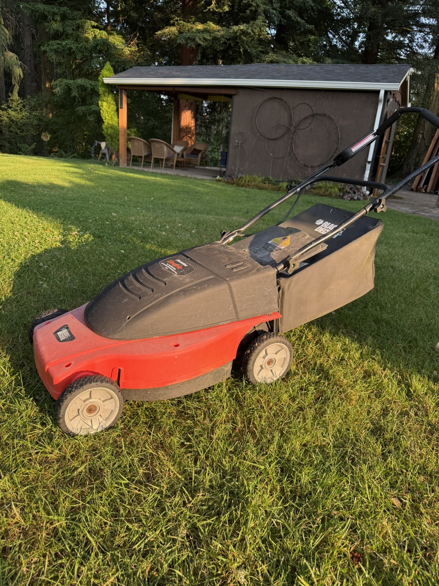 BLACK + DECKER 19" Electric Mulching Lawnmower