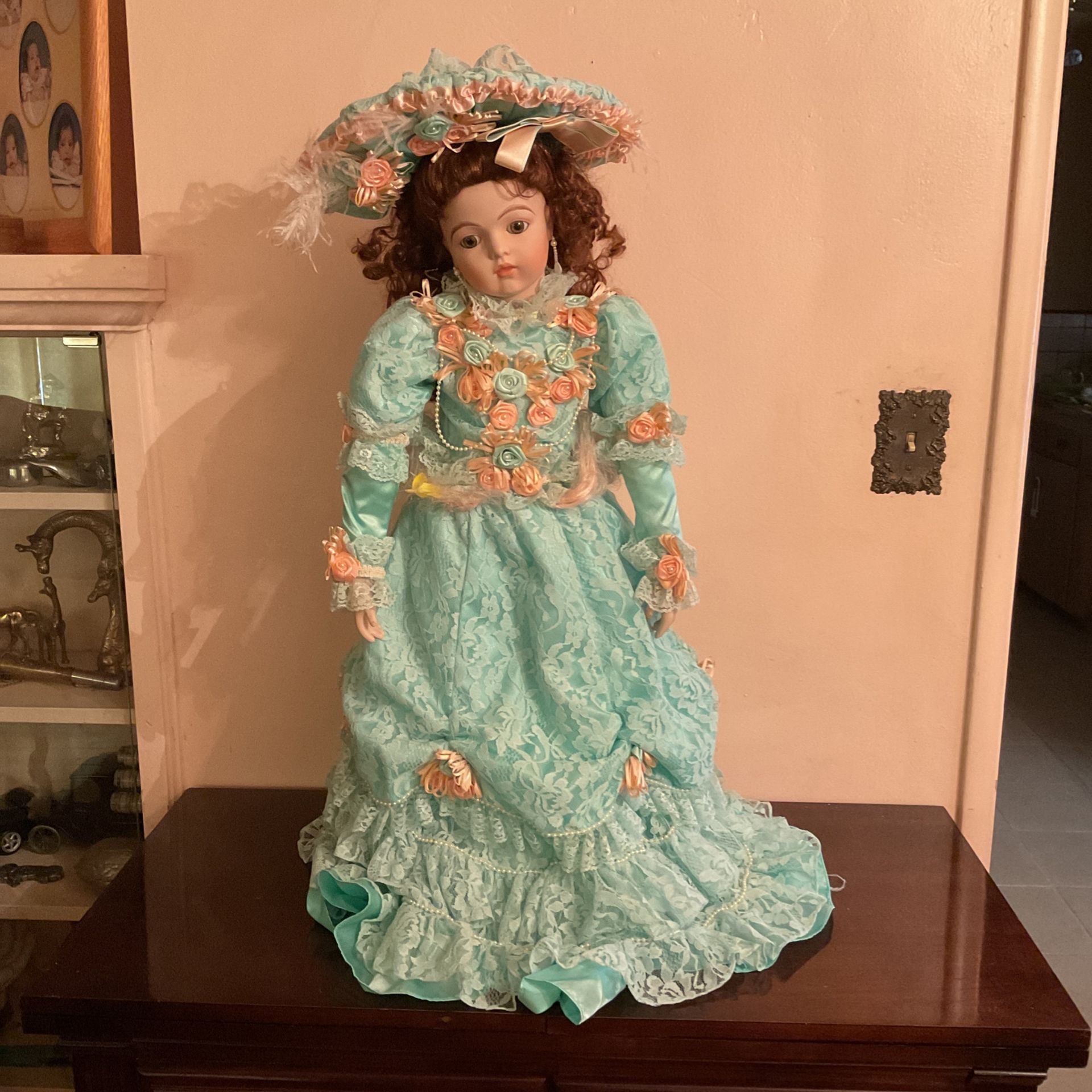 Vintage Weldon Museum Of Fine Collectibles