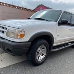 2000 Ford Explorer