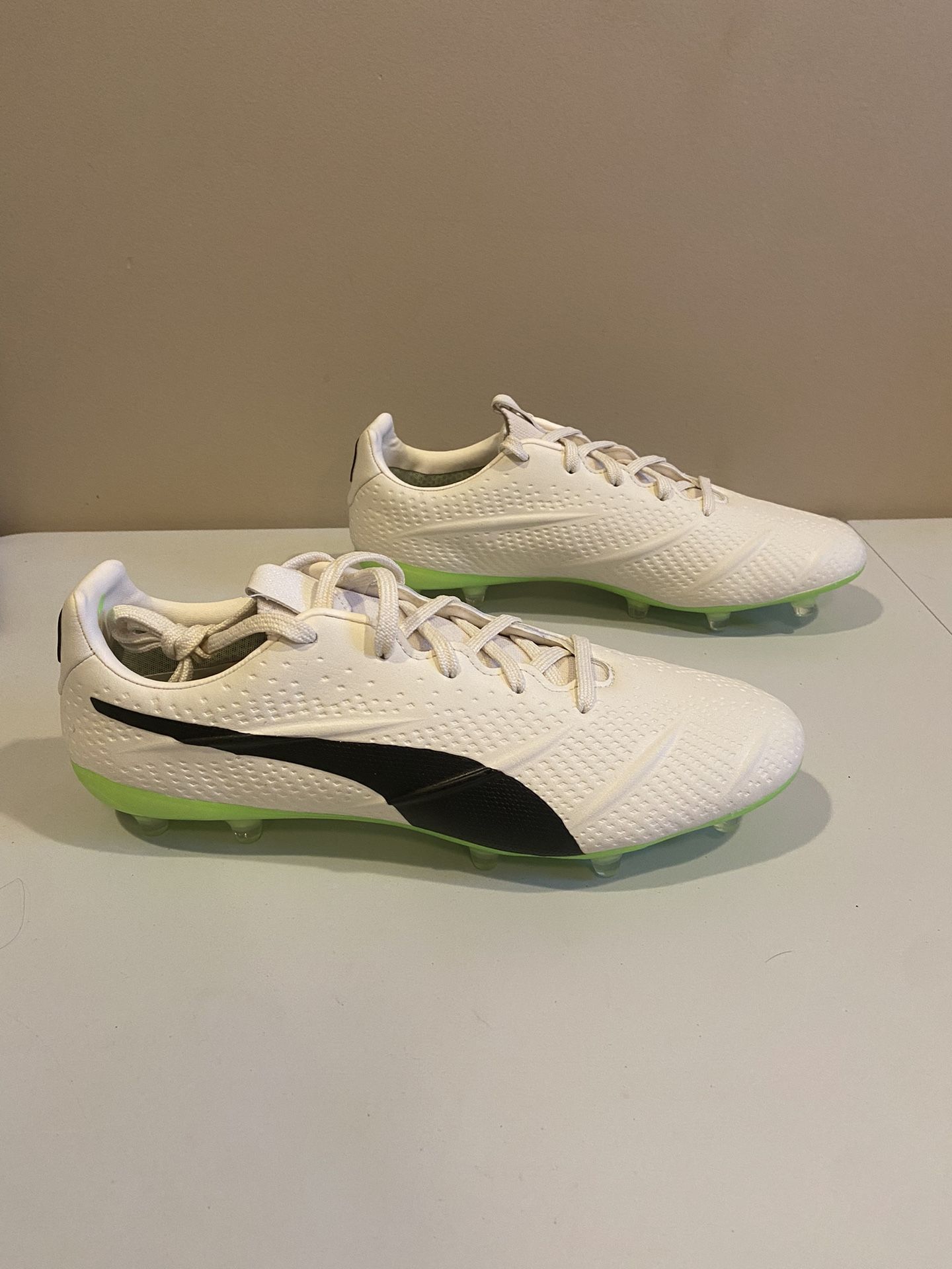 NEW MENS SIZE 9.5 PUMA KING PLATINUM 21 FG AG VEGAN SOCCER 