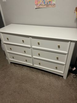 Wood drawer dresser