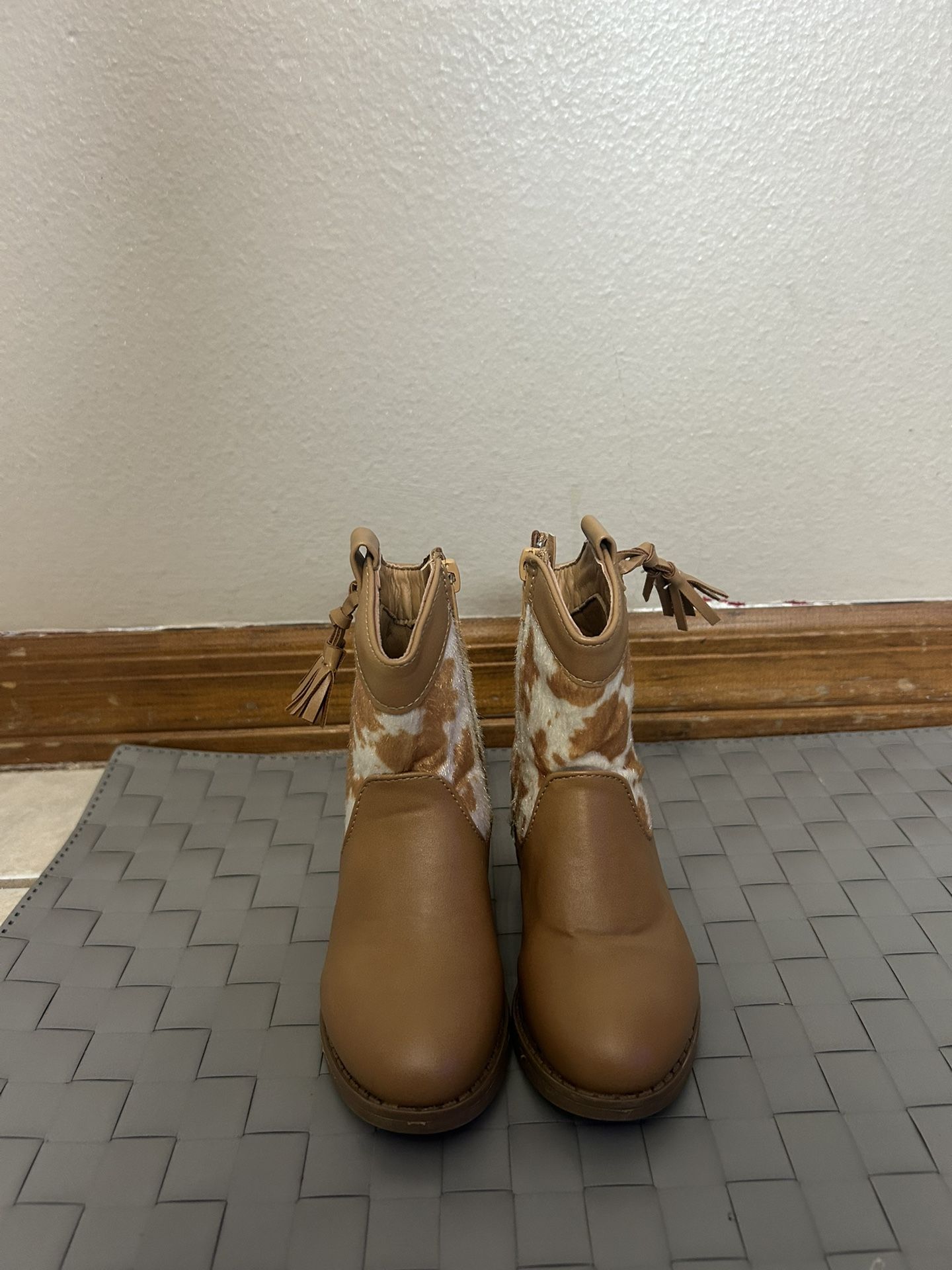 Stepping Stone, Boots Size 8