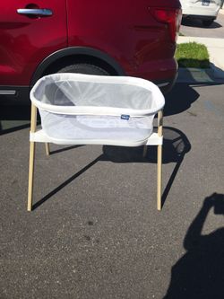 HALO Baby Bassinet with Wood Legs
