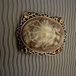 Vintage 3 Graces Cameo Brooch