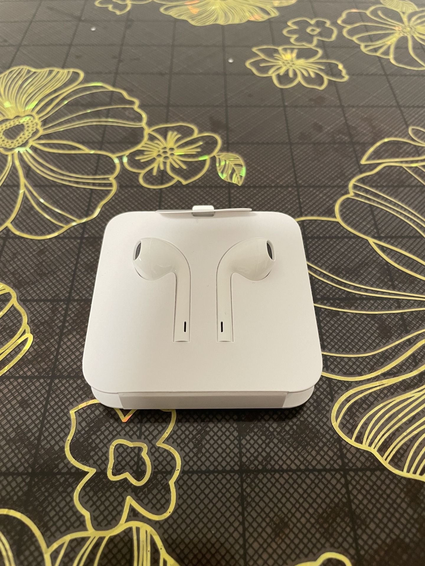 Apple Wired Earpods Lightning Connector