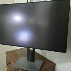 27 inches Dell 4K monitor U2720Q