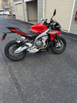 2023 Aprilia Tuono